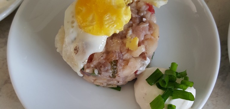 Tatar vom Matjes mit Schnittlauch Crème-fraiche