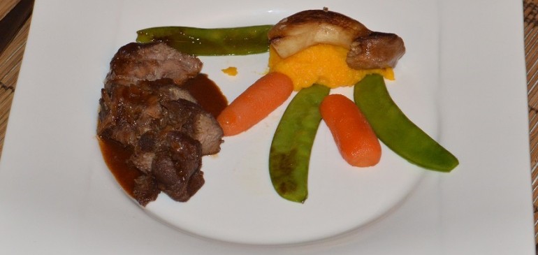 Schweinebäckchen in Rotweinsauce mit Kürbismus
