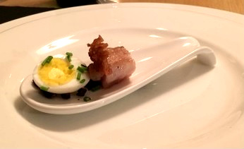 Wachtelei mit Lardo und Iberico
