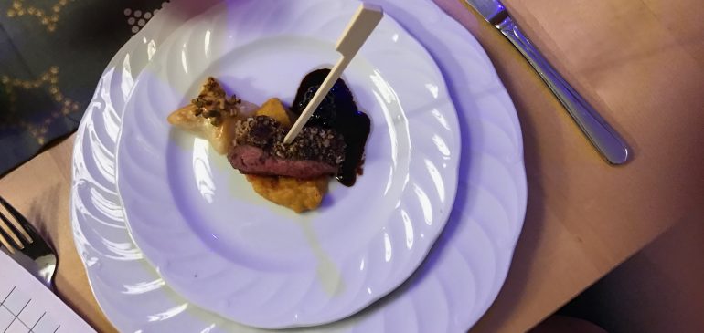 Lolli vom Dammwildfilet mit Portweinjus