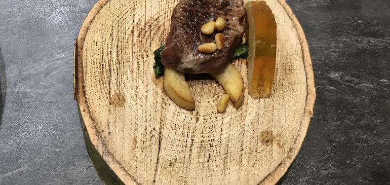 Wildschweinrücken auf Kräutersaibling
