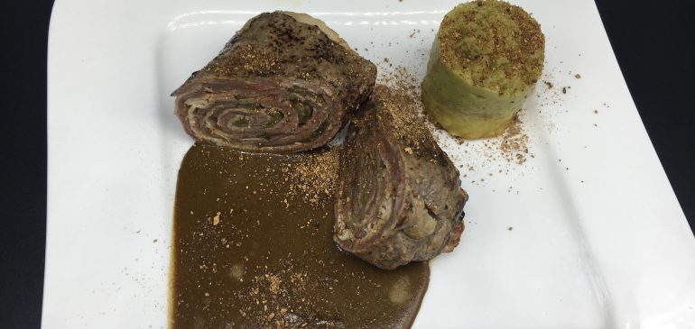 Roulade mit Pilzsoße und Blumenkohlstampf