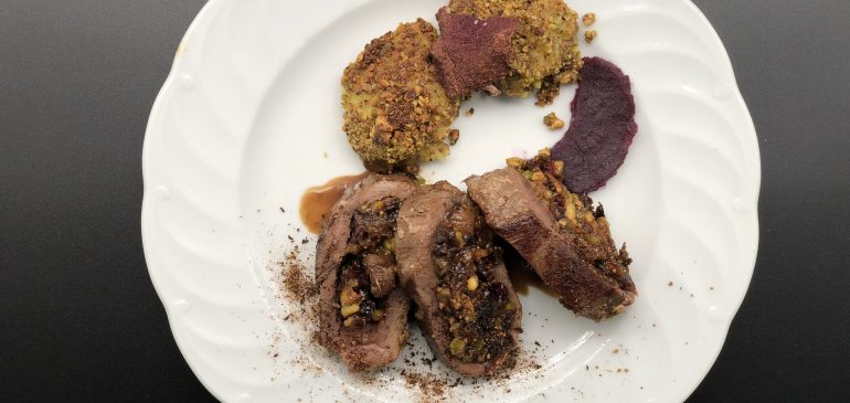 Gefüllte Gänsebrust mit Kartoffelpralinen und Variationen vom Rotkohl (Rainer und Sven)