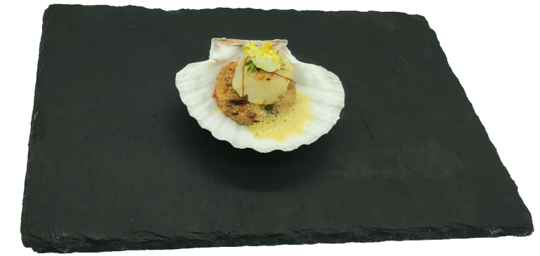 Jakobsmuschel auf Linsen-Couscous-Salat mit Limonenblatt-Curry-Schaum