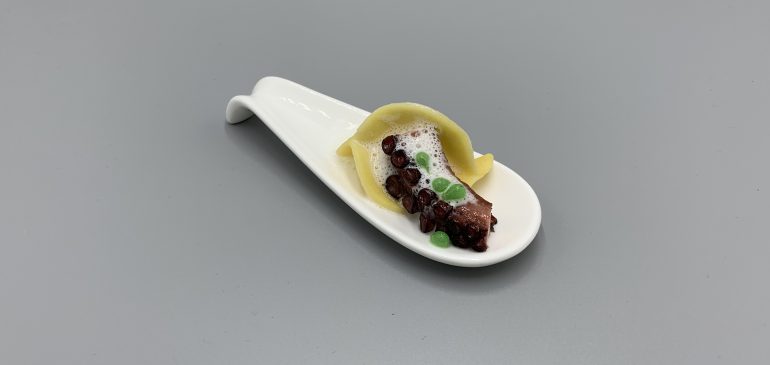Pulpo auf Orangenpasta mit Champagnerschaum