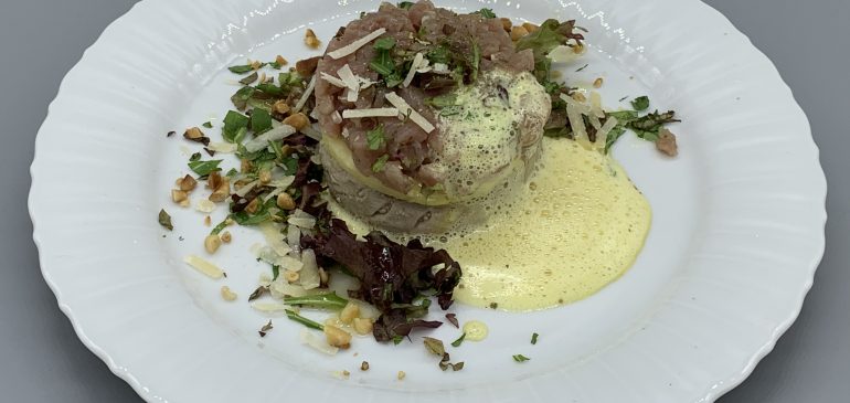 Rehtartar auf Thunfischsteak