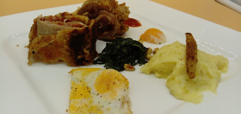 Cordon-Bleu mit Spinat, Kartoffeln und Ei