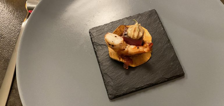 Weihnachtliches Surf&Turf auf Süßkatoffelchip