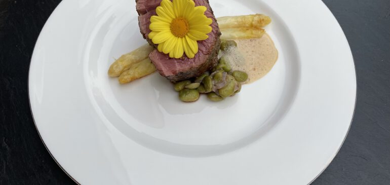 Kalbsfilet an Spargel und Edame