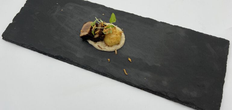 Thunfisch Teriyaki mit Quarkknödel auf Sellerieschaum
