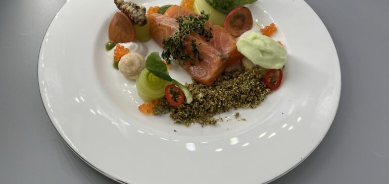Idee von der Gurke mit Fisch und Joghurt- Vorgabe: mindestens ein Produkt muss in 3 Konsistenzen vorliegen