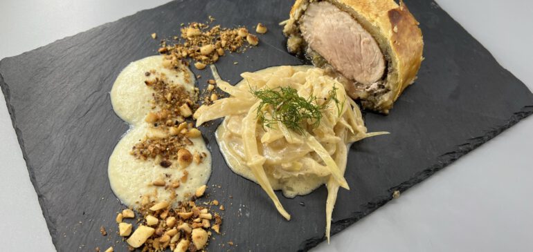 Verpacktes Iberico an Fenchelschaum mit Fenchelgemüse