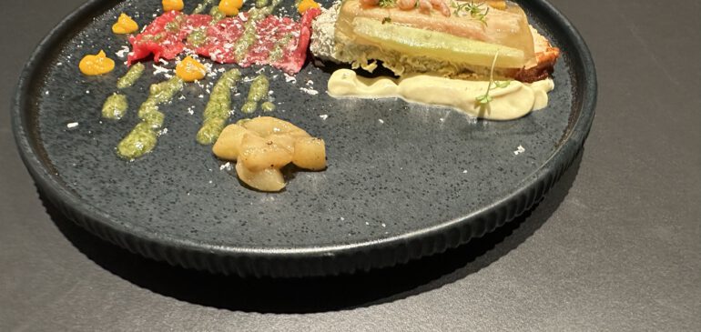 Räucherforellen-Terrine mit Rindercarpaccio