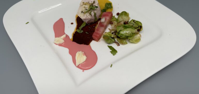 Gefüllte Hühnchenrolle mit Dreierlei von der Beete