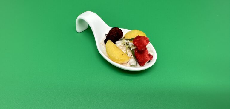 Krebsfleischsalat mit Früchten