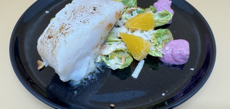 Skrei auf Rosenkohlsalat