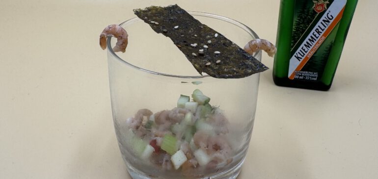 Gurkensüppchen mit Krabben