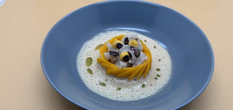 Fördergarnelen Tartar, mit süß-saurem Butternut und Vadouvansauce (Michel und Sven)